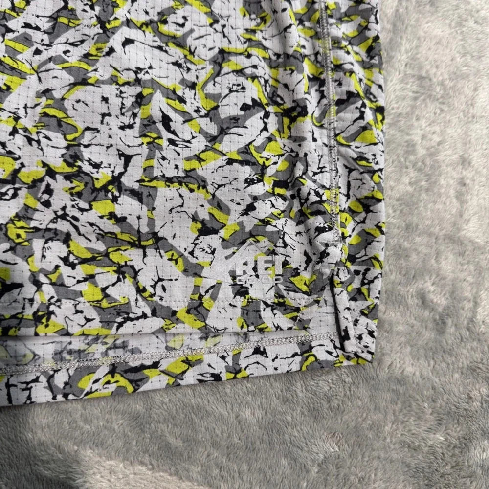 REI Co-op Swiftland Lined Running Shorts Mens Small Grey Lime Abstract Print 7in
